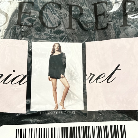 NWT Victoria’s Secret 2pc cozy short pj set - small - Picture 2 of 3